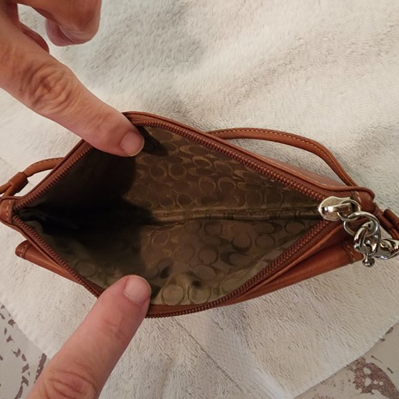 Stylish Coach brown leather wristlet with front pocket and silver metal clasps - Picture 2 of 3